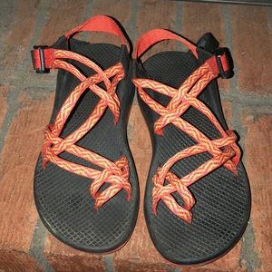 Women chacos.